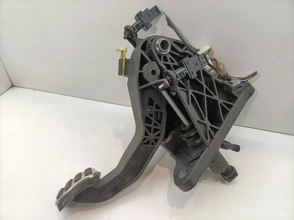 PEDALE FRIZIONE MERCEDES Classe B W246 2° Serie 651930 (12>)