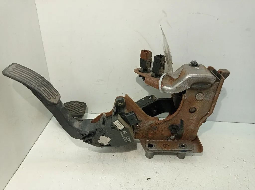 PEDALE FRIZIONE NISSAN Juke 1° Serie 465031KA0A HR16DE (10>13)