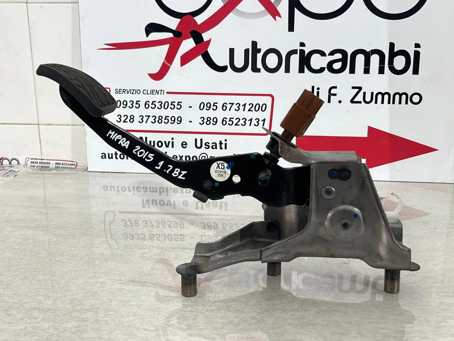 PEDALE FRIZIONE NISSAN Micra 7° Serie 465031HK1A con codice motore HR12 (10>16)