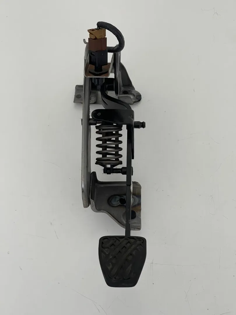 PEDALE FRIZIONE NISSAN Qashqai 2° Serie con codice motore K9K/K9K (10>13)