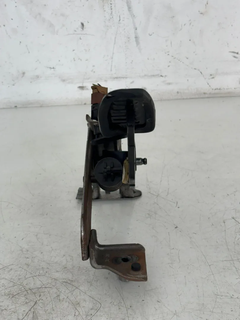 PEDALE FRIZIONE con codice E0001050X11 da NISSAN Qashqai 2° Serie (10>13)