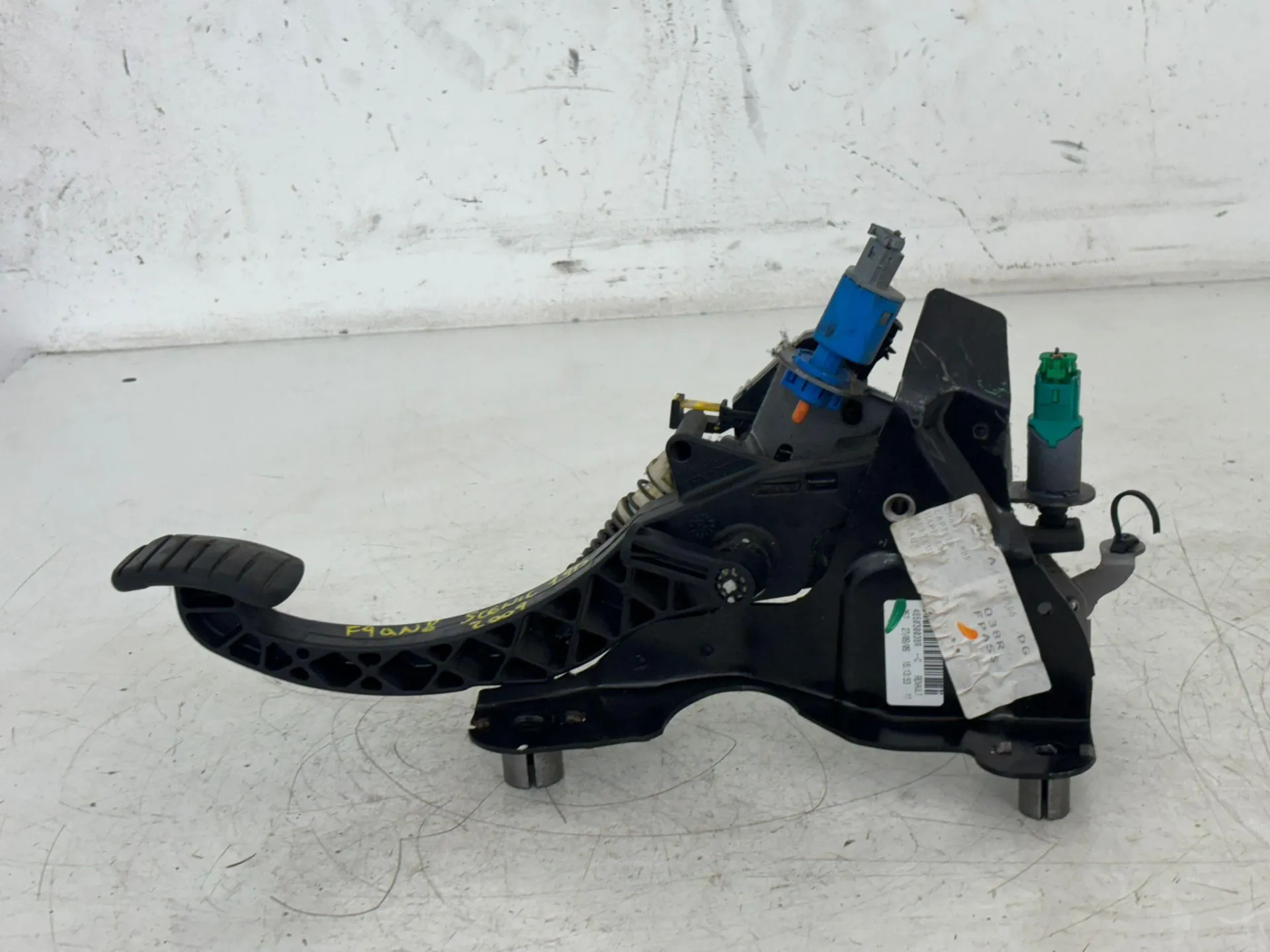 PEDALE FRIZIONE con codice 465030038R da RENAULT Scenic Serie (09>16)