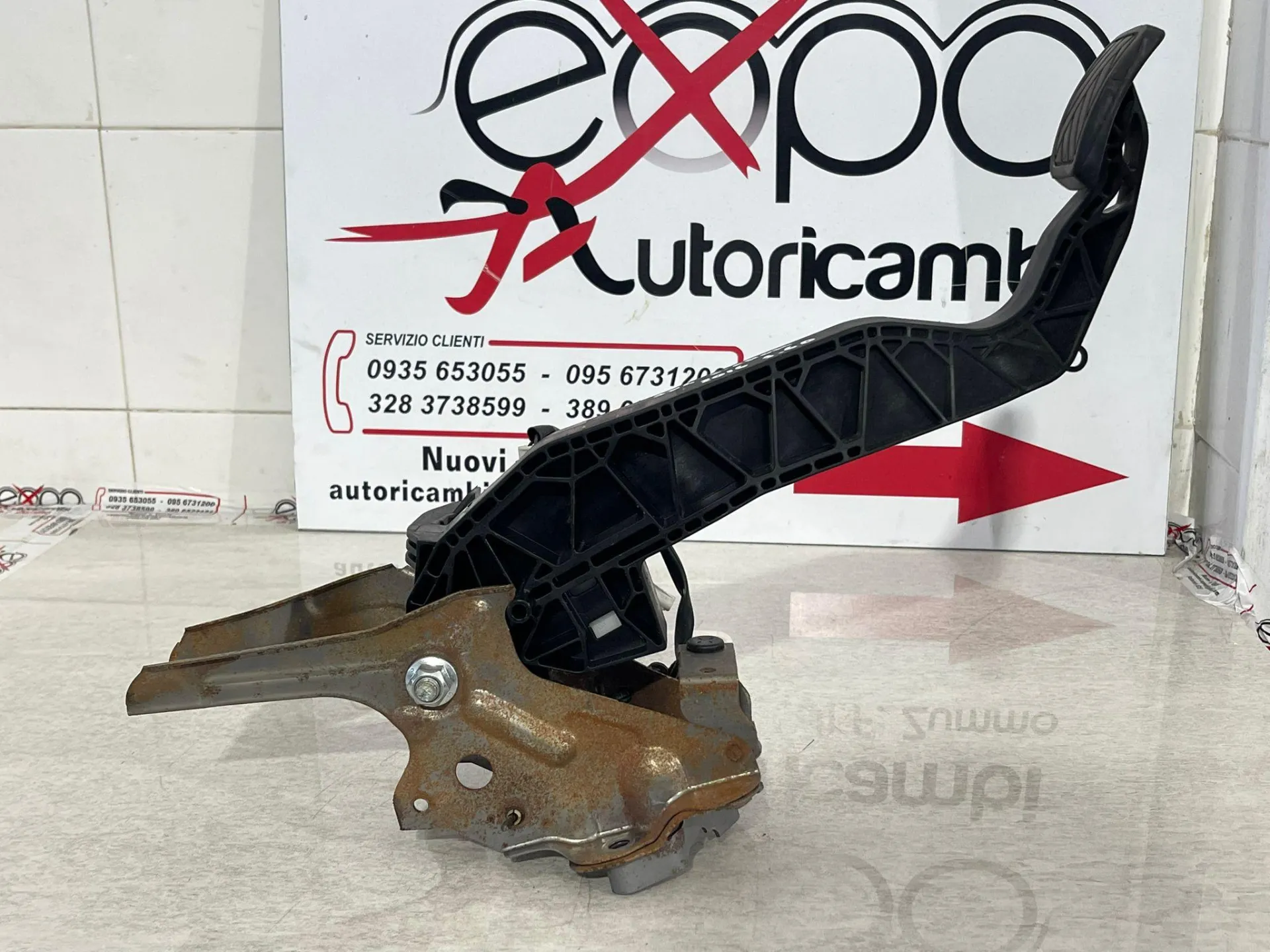 PEDALE FRIZIONE con codice 49800-61M50-000 da SUZUKI SX4 Serie S-Cross (13>)
