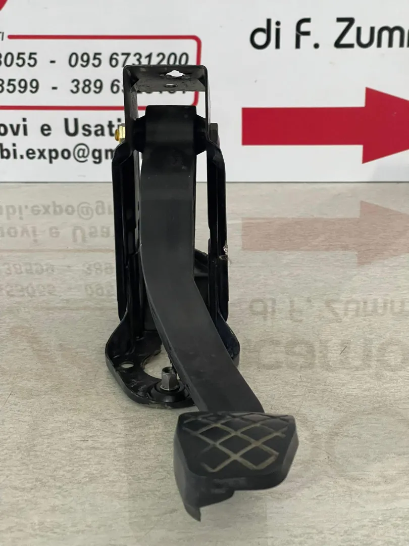 PEDALE FRIZIONE con codice 6Q1721059F da VOLKSWAGEN Polo 4° Serie (01>09)