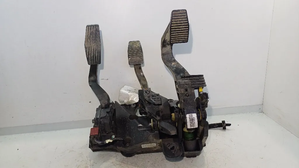 PEDALIERA COMPLETA FRENO + FRIZIONE + ACCELERATORE FIAT Tipo berlina 5p 6PV010175-20/51987018 55266963 (15>20)