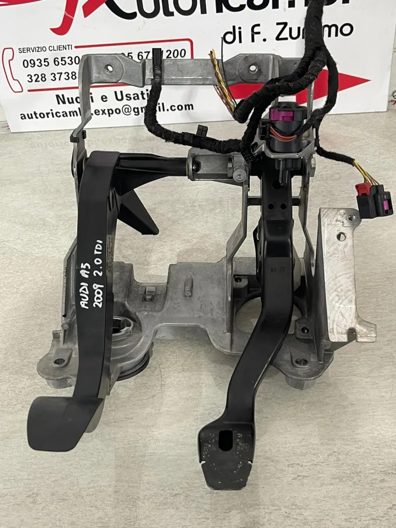 PEDALIERA FRENO + FRIZIONE con codice 8K1721140B da AUDI A5 Coupé (8T) (07>11)