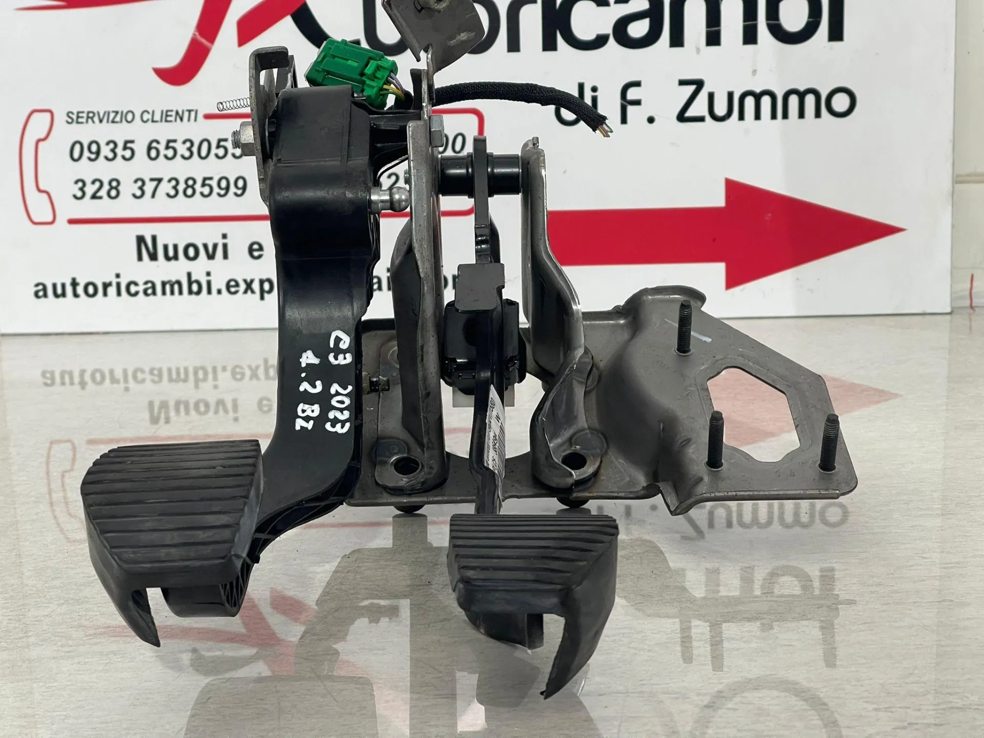 PEDALIERA FRENO + FRIZIONE con codice 9682171580 da CITROEN C3 Serie (16>)