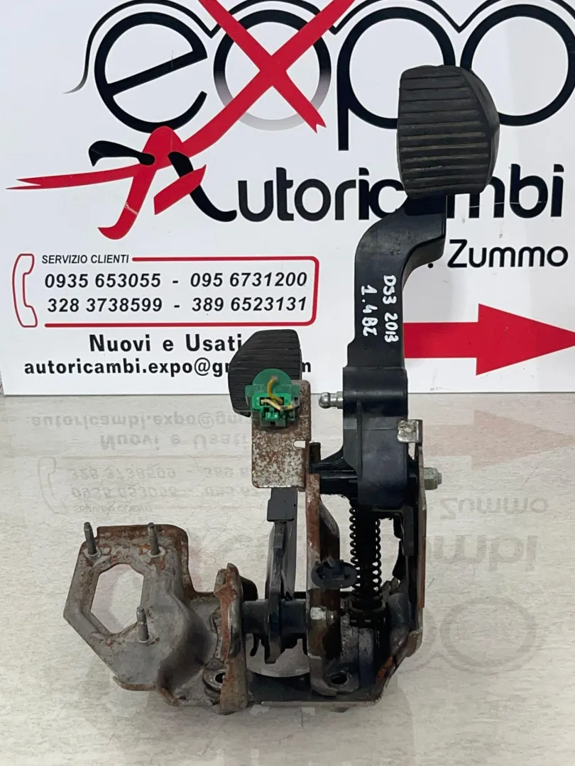 PEDALIERA FRENO + FRIZIONE CITROEN DS3 Serie 4500AZ con codice motore 8FP (09>)