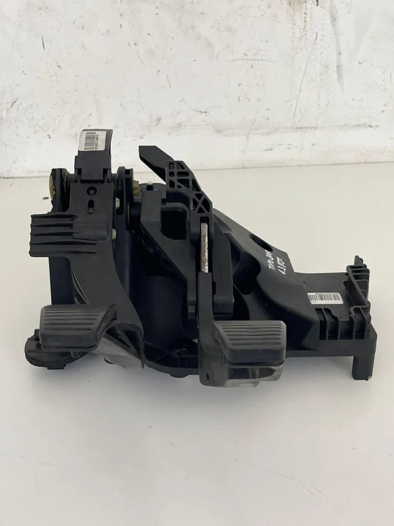 PEDALIERA FRENO + FRIZIONE con codice 13102418928E da FIAT Tipo berlina 5p (15>)