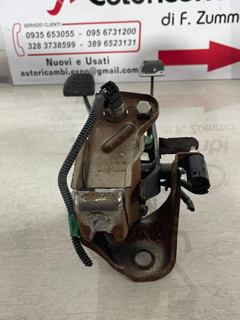 PEDALIERA FRENO + FRIZIONE TOYOTA Aygo 2° Serie 551060H051 (08>14)