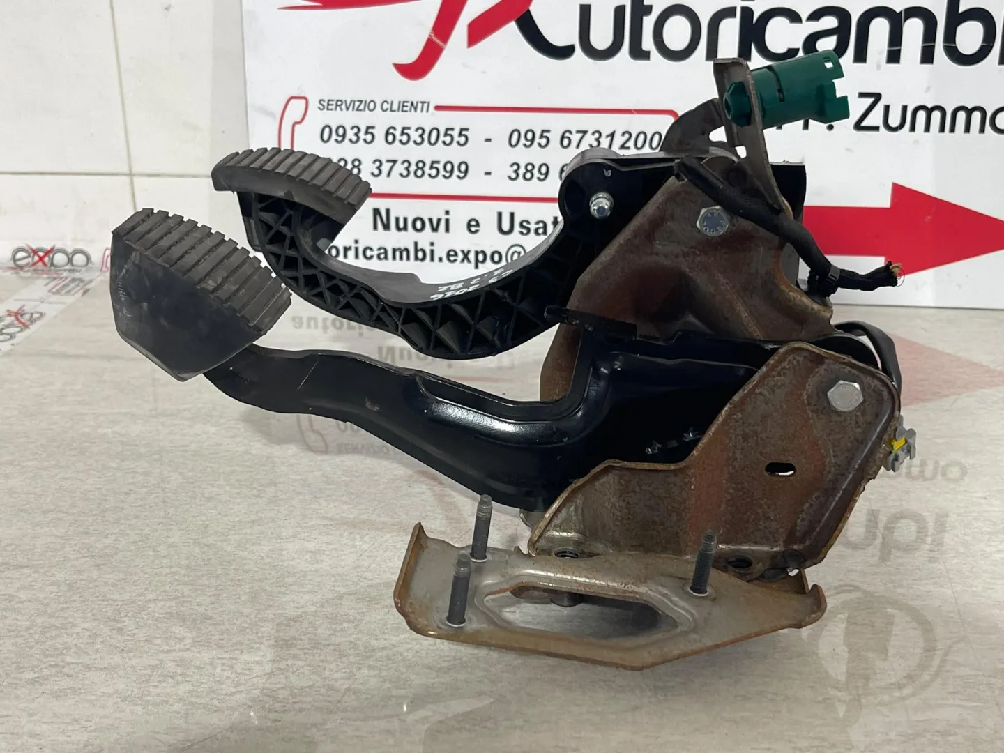 PEDALIERA FRENO + FRIZIONE CITROEN C3 Serie 4500AZ con codice motore HM01 (16>)