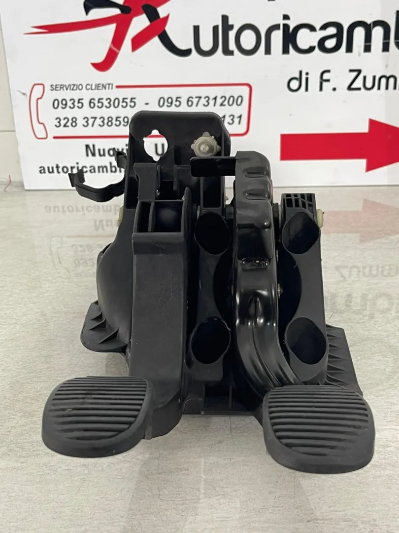 PEDALIERA FRENO + FRIZIONE con codice 2583500098 da LANCIA Ypsilon 2° Serie (06>10)