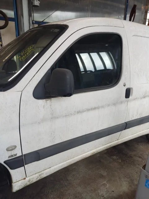 FANALE POST SX EST PEUGEOT RANCH 96>08