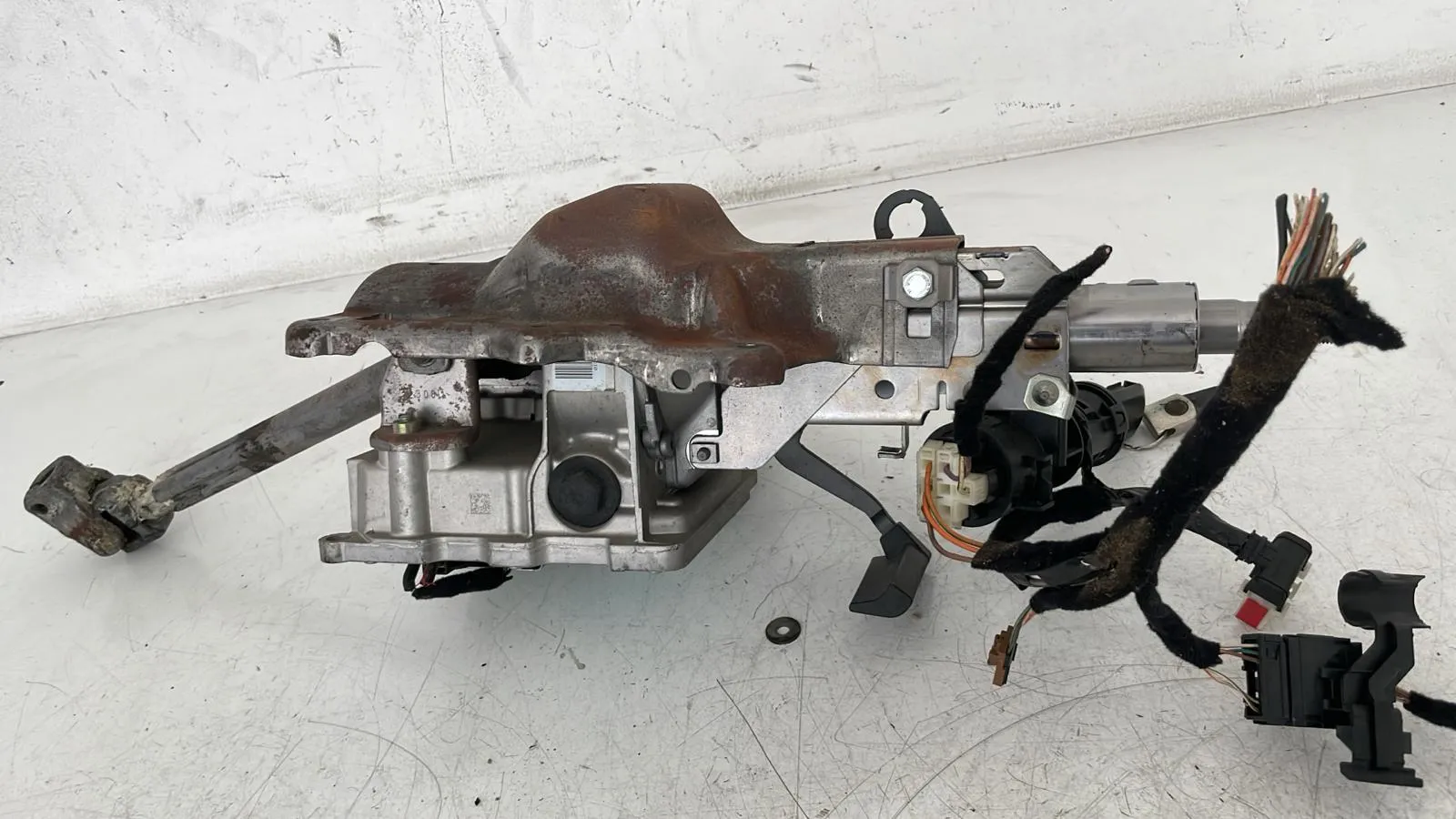 PIANTONE STERZO con codice 00051805279 da LANCIA Musa 2° Serie (07>)