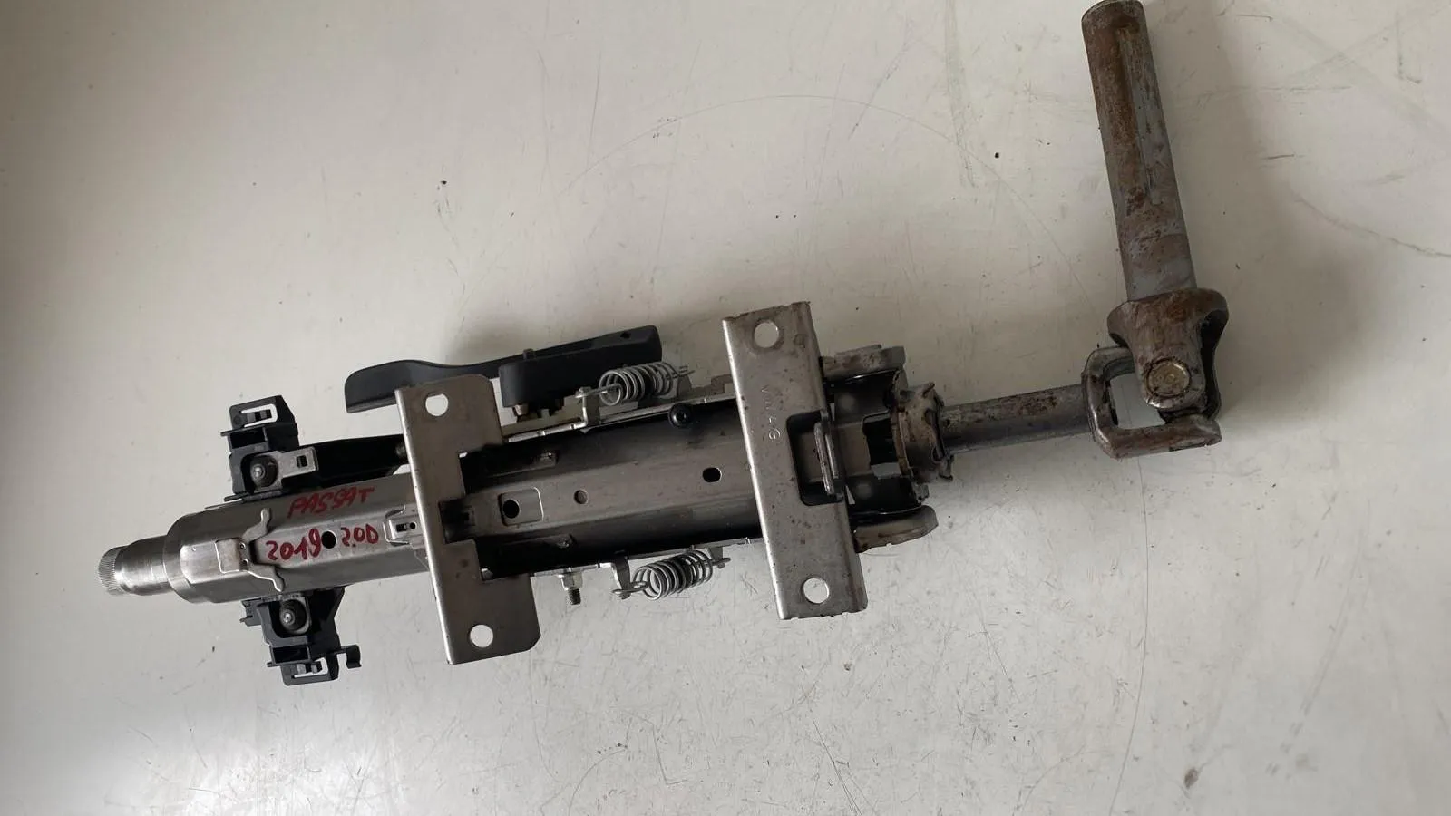 PIANTONE STERZO con codice 5Q1419502AP da VOLKSWAGEN Passat Variant 5° Serie (10>)