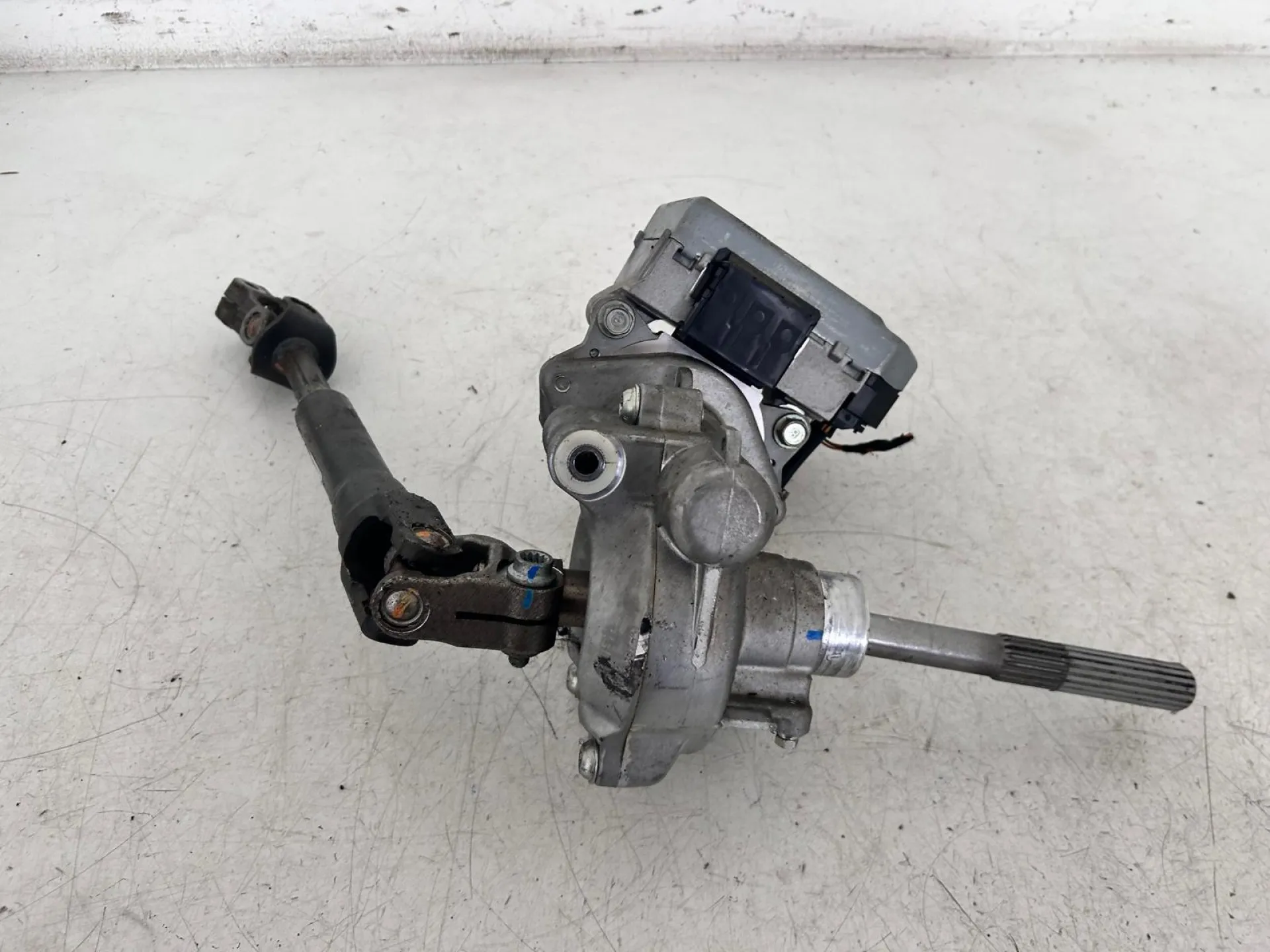 PIANTONE STERZO con codice 1S1423510Q da VOLKSWAGEN Up 1° Serie (11>)