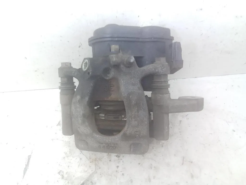 PINZA FRENO POSTERIORE DESTRA con codice 32353310C da NISSAN Qashqai Serie (14>)