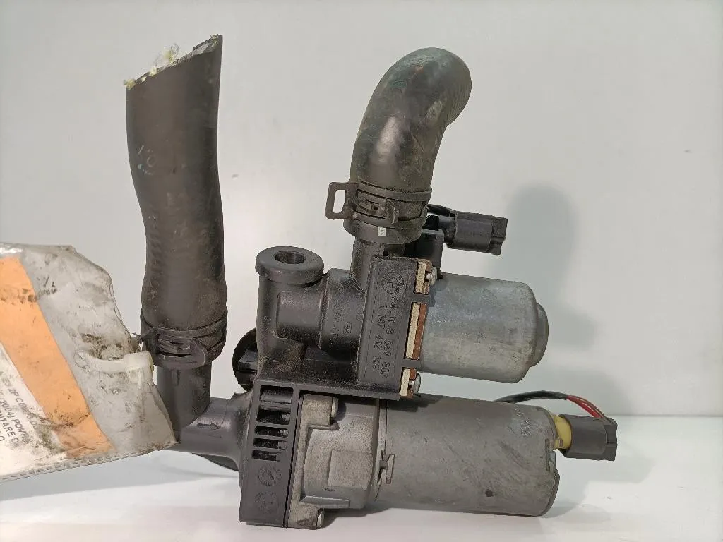 POMPA ACQUA AUSILIARIA BMW X3 1° Serie 64.11-8369807 M57N2306D3 diesel 2993 (04>10)