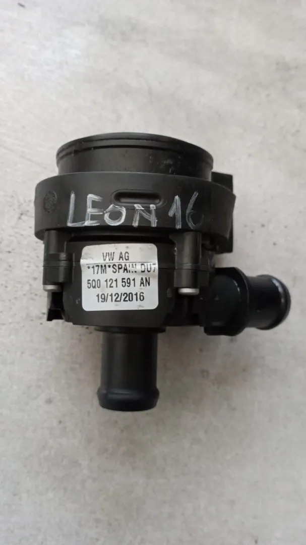 Pompa acqua ausiliaria Seat Leon 1.6 D del 2016 CODICE RICAMBIO : 5Q0121591AN
