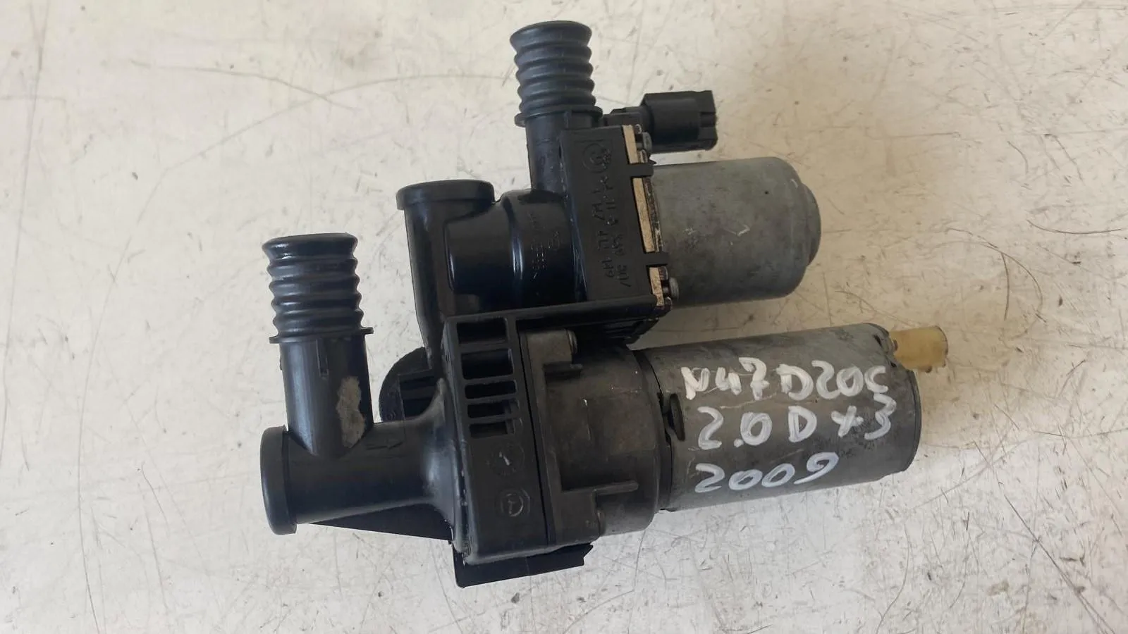 POMPA ACQUA con codice 64.11-8369807 da BMW X3 1° Serie con codice motore N47D20C/N47D20C Diesel 2000 (04>10)