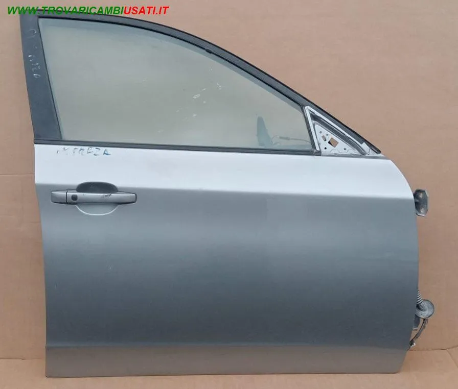 PORTA ANT.D. GRIGIO MEDIO MET CON ALZACR. SUBARU IMPREZA (Vari piccoli Bullini Grandine)