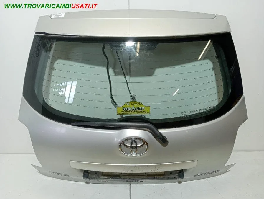 PORTELLO POST. ARGENTO MET CON SPOILERINO E MOT TOYOTA - AURIS - 2007 > 2012, TOYOTA - AURIS HYBRID - 2010 > 2012 CODICE/I: OE 6700502110 999-U1310815