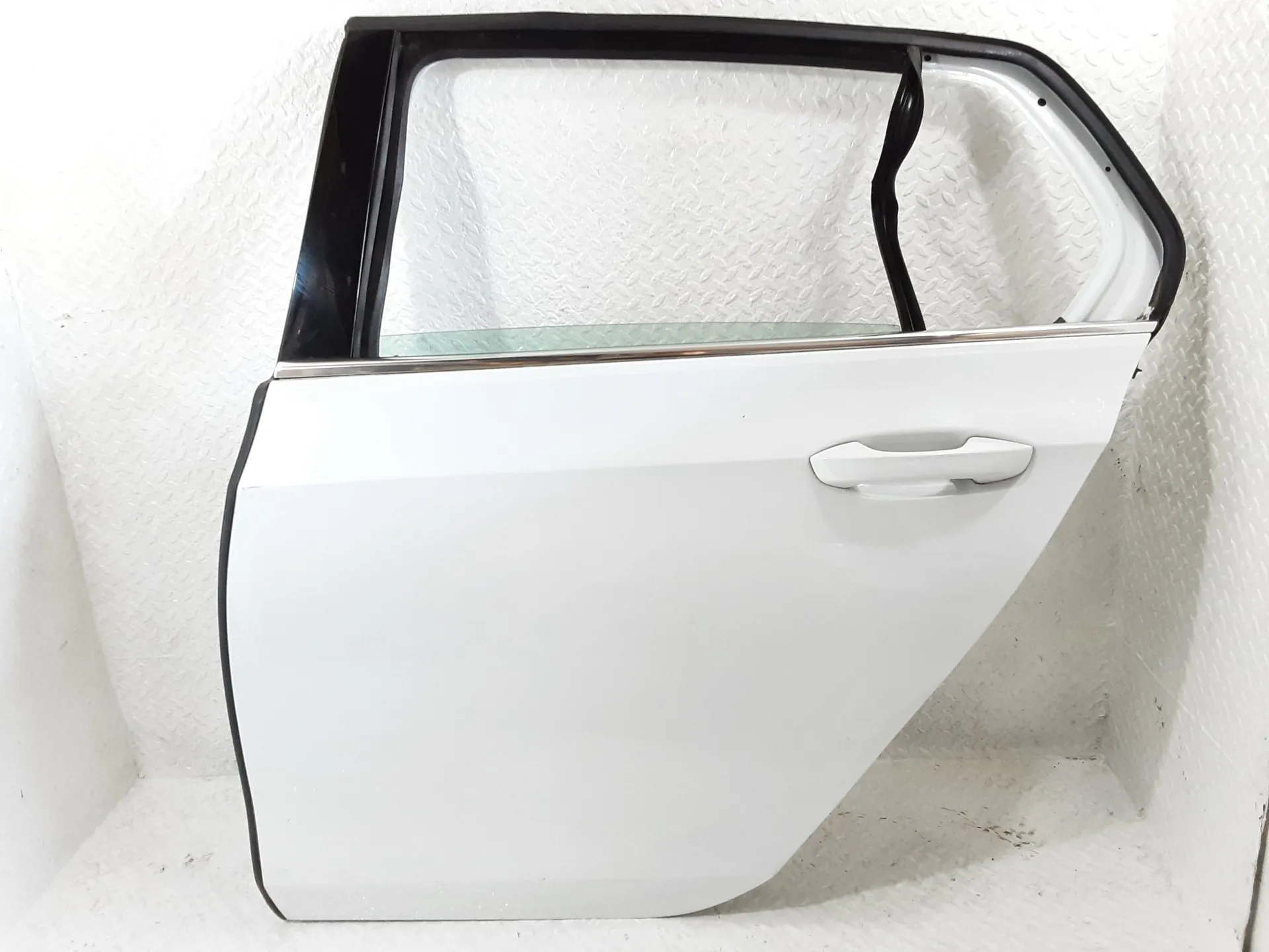 PORTIERA POSTERIORE SINISTRA VOLKSWAGEN Golf Serie VIII Variant (CG5) 5H4833055E con codice motore DPB/DPBAA (20>)