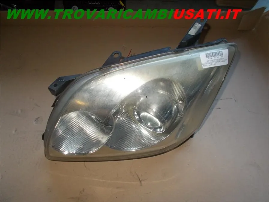 PROIETTORE S. TOYOTA AVENSIS (T250) 4 porte / SW