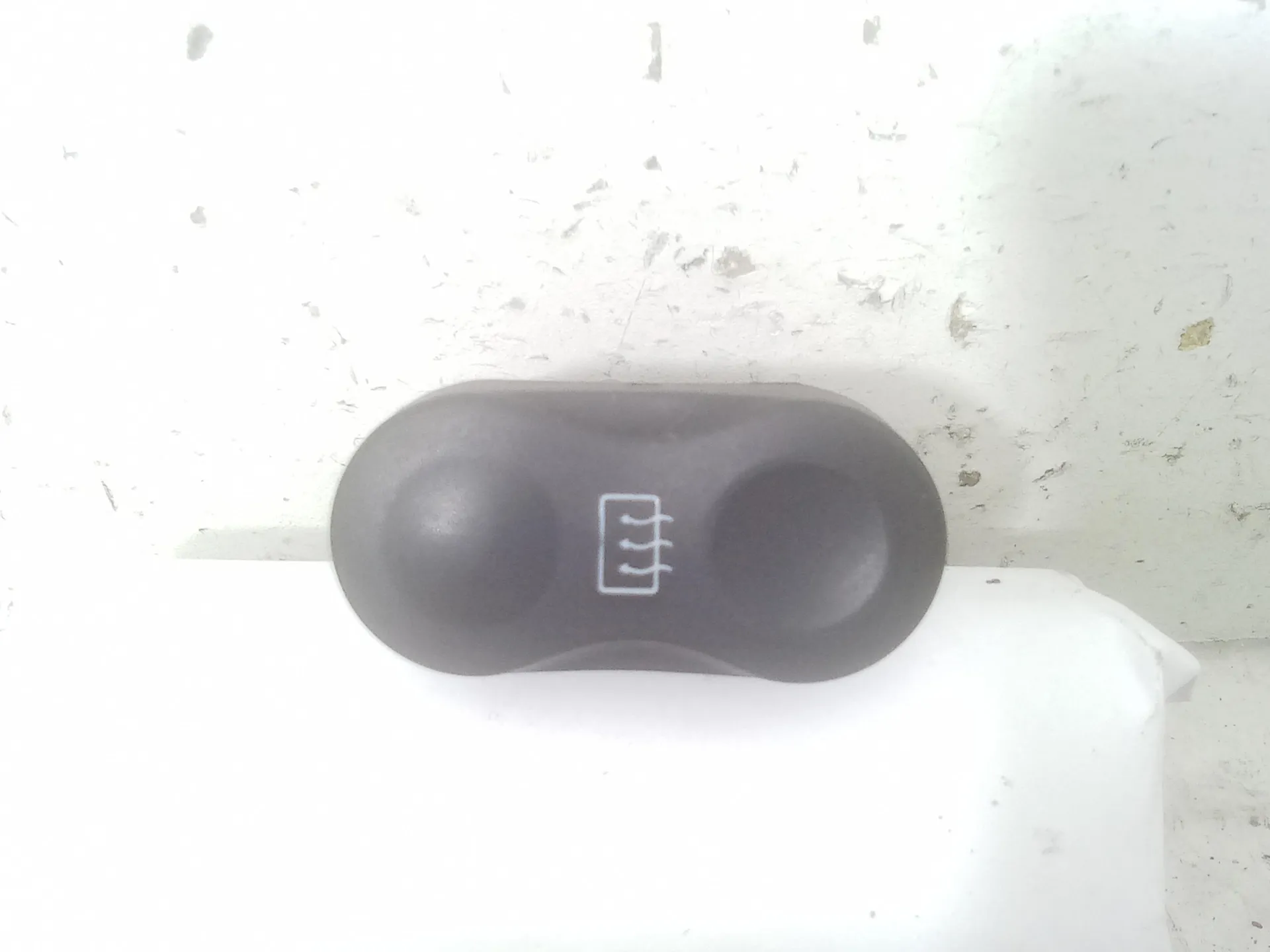 PULSANTE INTERRUTTORE SBRINA LUNOTTO POST. con codice 602230 da DACIA Sandero 1° Serie (08>12)