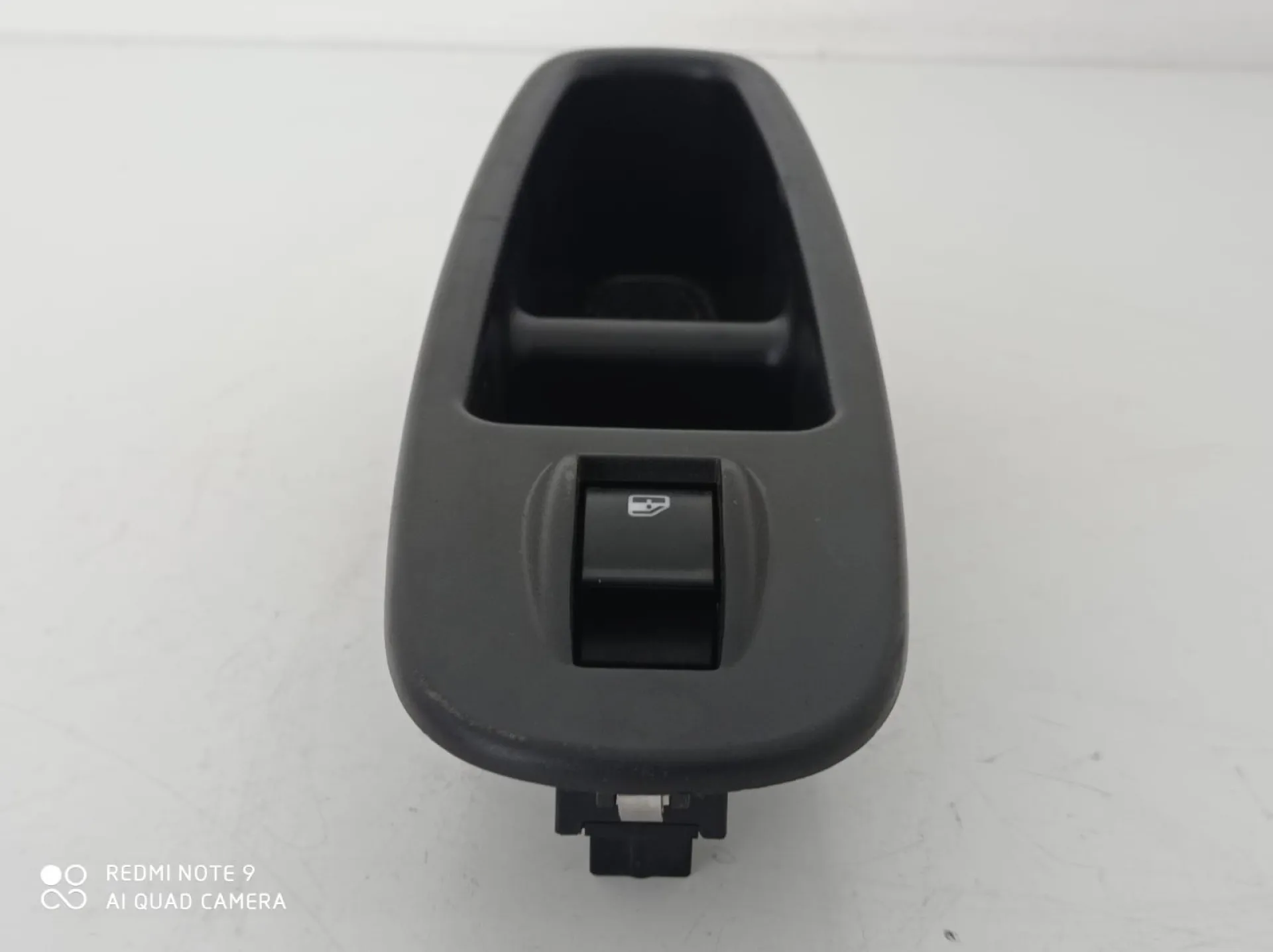 PULSANTIERA ANTERIORE DESTRA con codice 735521260 da FIAT 500 L Serie (351_352) (12>)