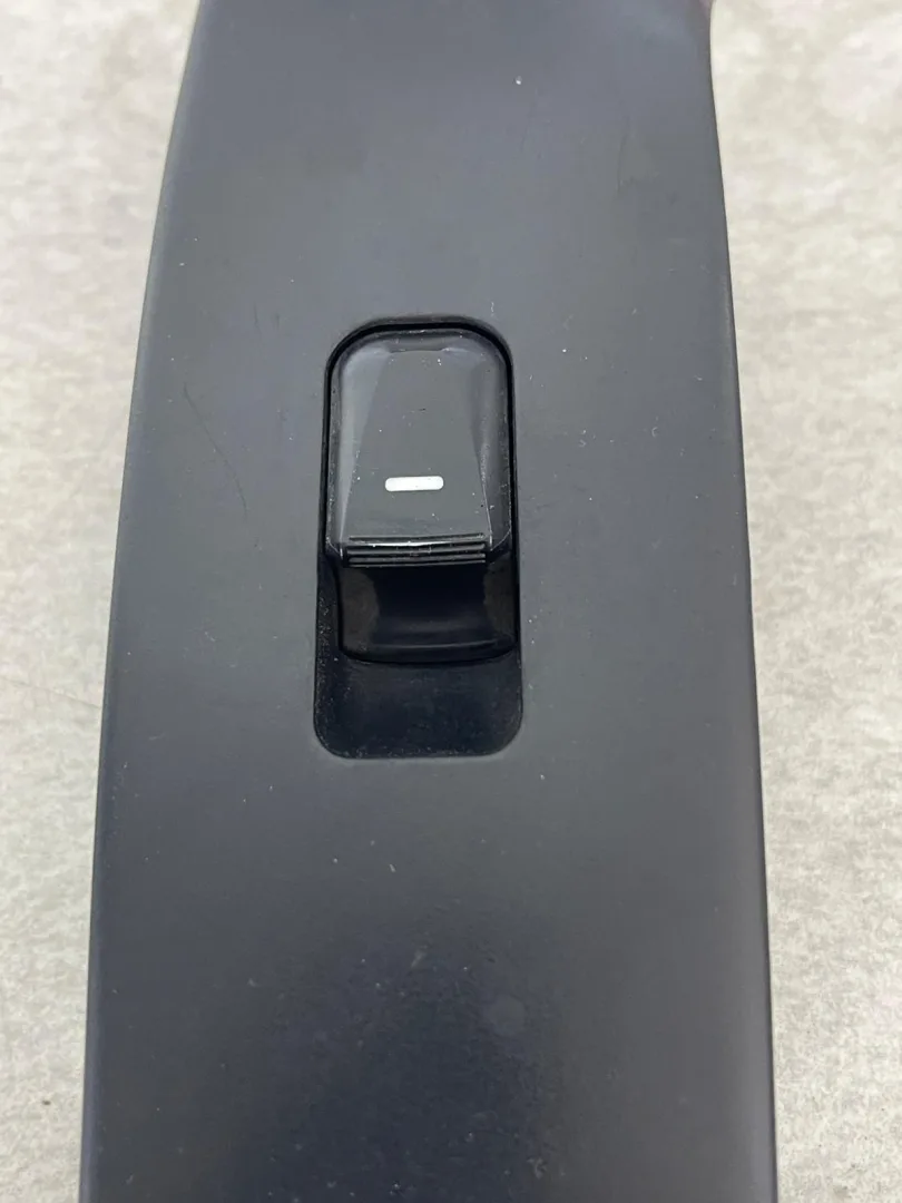 PULSANTIERA ANTERIORE DESTRA HYUNDAI iX35 1° Serie 935752S0109P (10>)