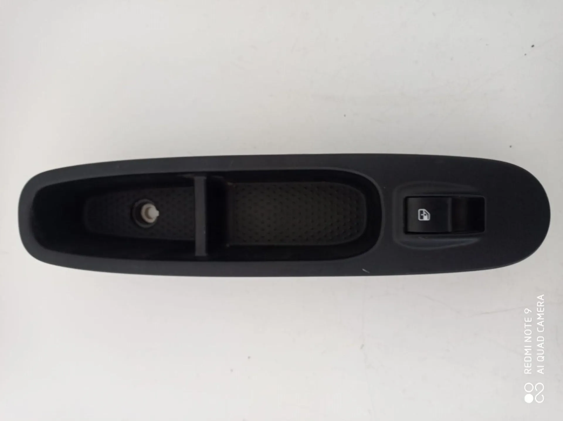 PULSANTIERA ANTERIORE DESTRA con codice 735531347 da LANCIA Ypsilon 4° Serie (11>)