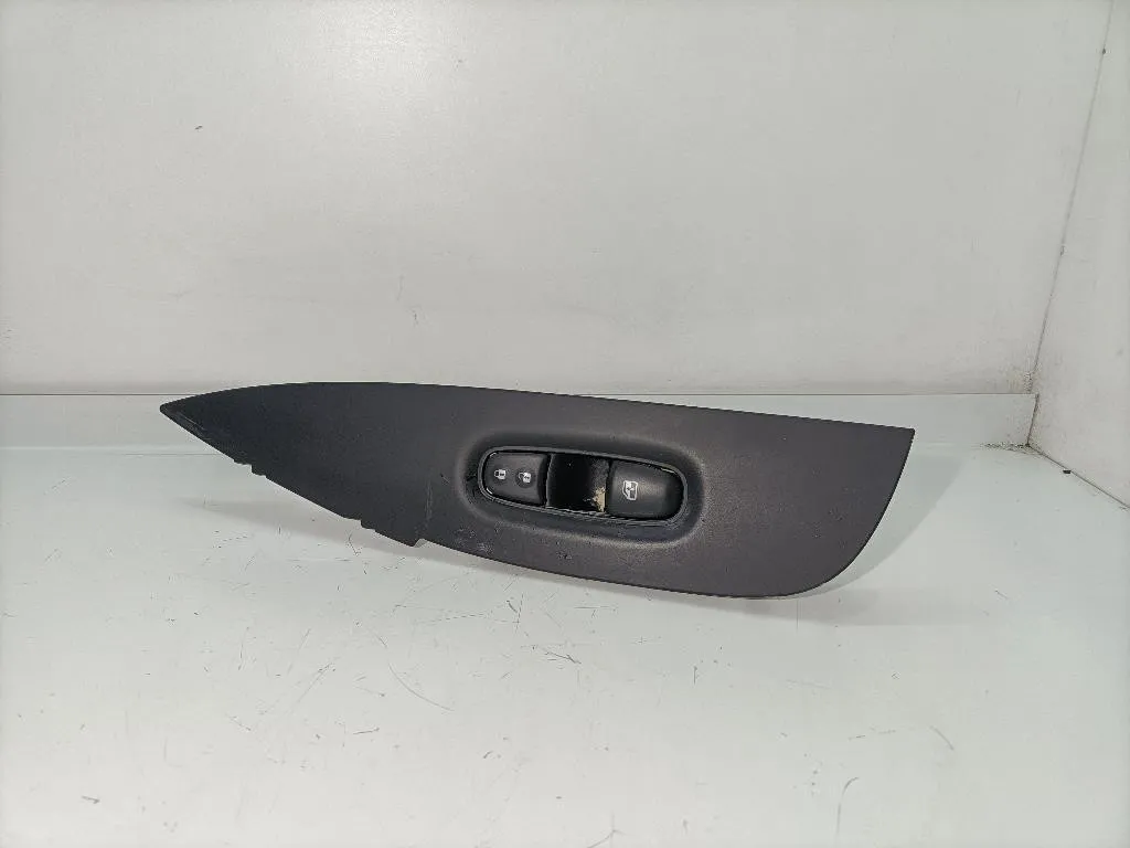 PULSANTIERA ANTERIORE DESTRA con codice 25411HV02A da NISSAN Qashqai Serie (14>)