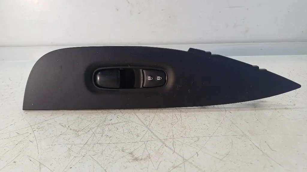 PULSANTIERA ANTERIORE DESTRA NISSAN Qashqai Serie K9K636 (14>)