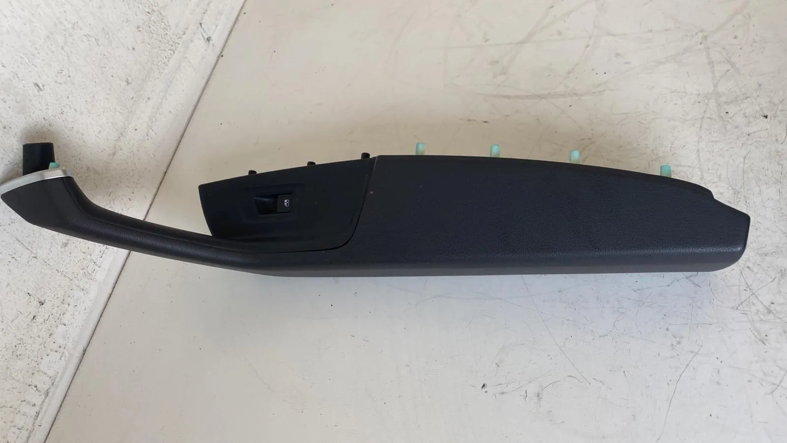 PULSANTIERA ANTERIORE DESTRA con codice S0002200012 da VOLKSWAGEN Passat Variant 5° Serie (10>)