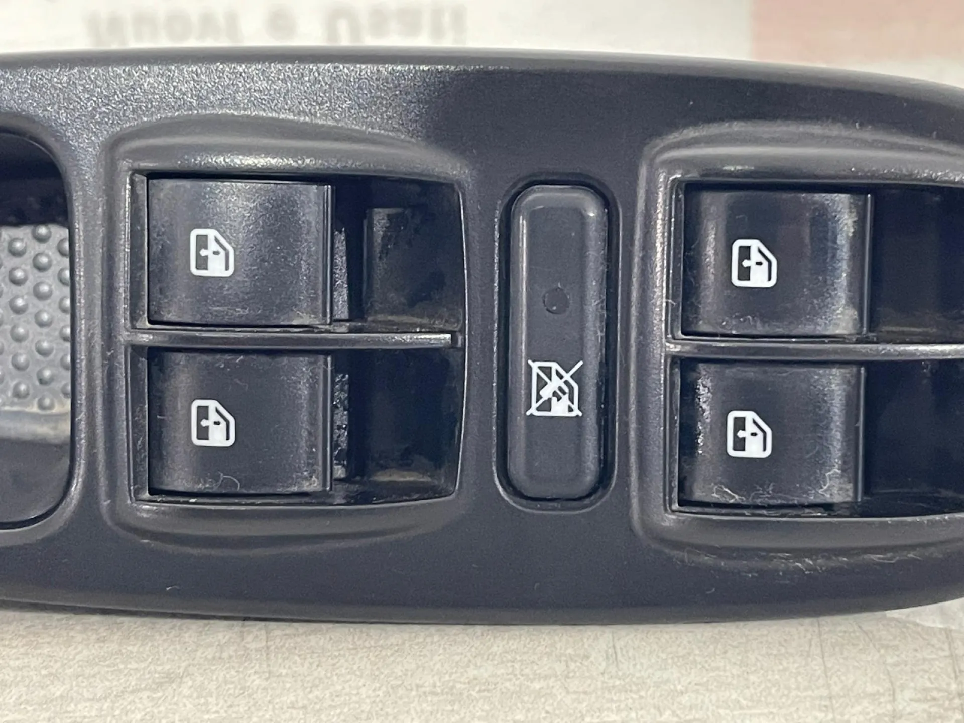 PULSANTIERA ANTERIORE SINISTRA con codice 735521978 da FIAT 500 L Serie (351_352) (12>)