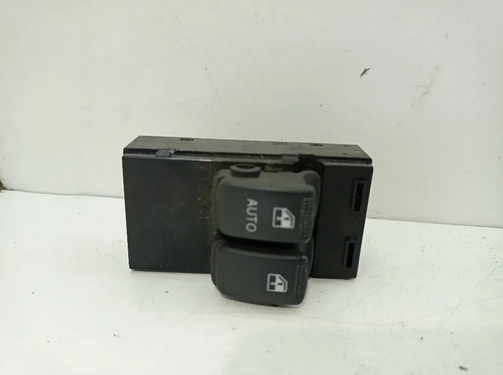 PULSANTIERA ANTERIORE SINISTRA HYUNDAI Getz 1° Serie 827311C200BJ G4HDE (02>05)