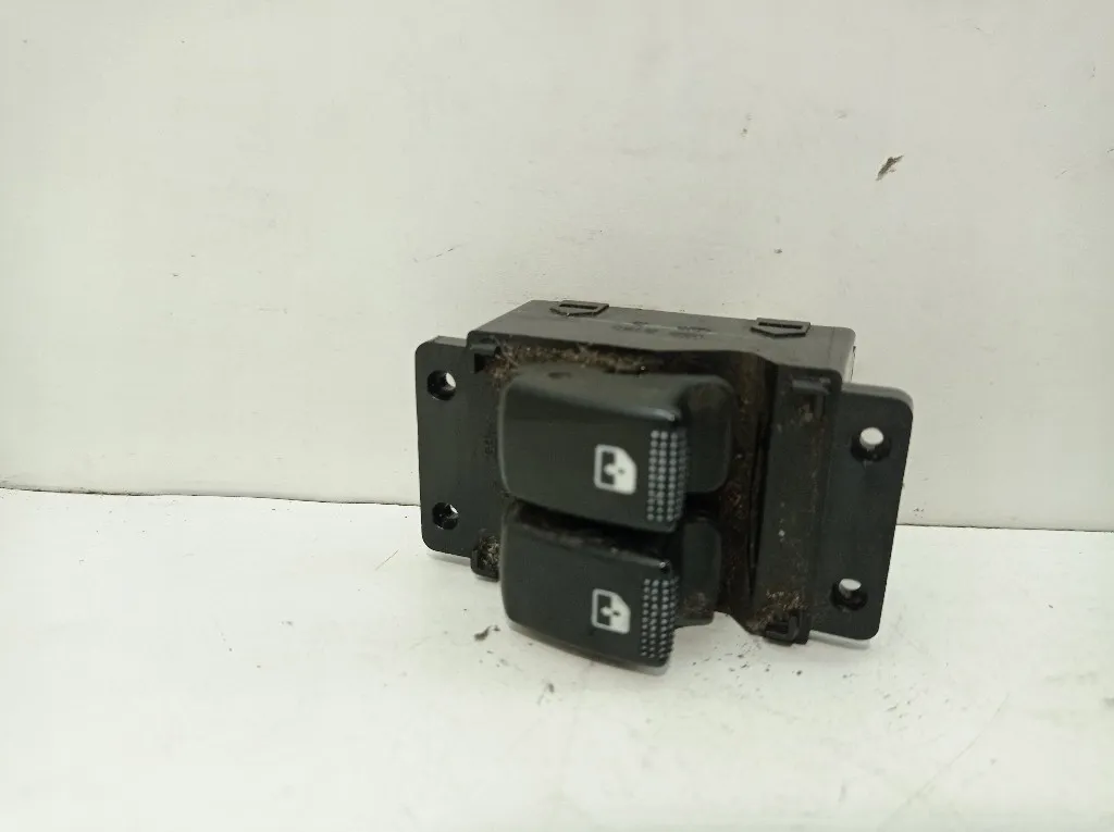 PULSANTIERA ANTERIORE SINISTRA HYUNDAI i10 1° Serie 935700X0004X G4HG (07>11)