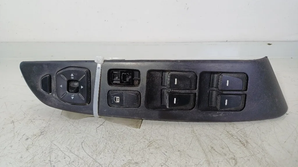 PULSANTIERA ANTERIORE SINISTRA HYUNDAI iX35 1° Serie 383490-1310 D4FD (10>)