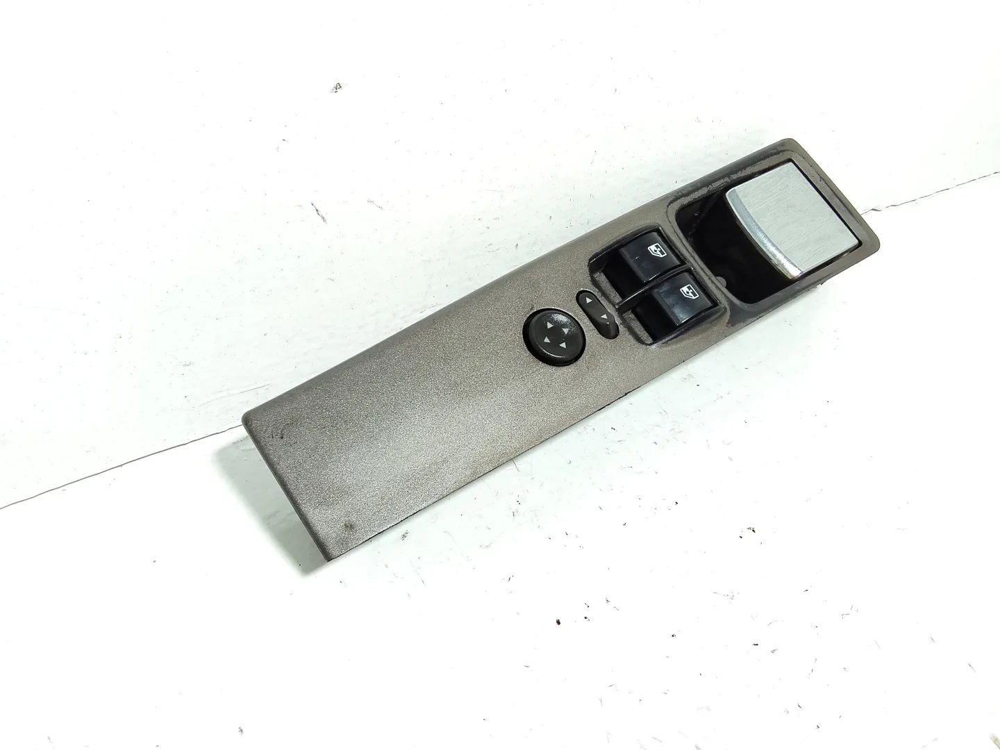PULSANTIERA ANTERIORE SINISTRA con codice 735435180 da LANCIA Musa 1° Serie (04>07)