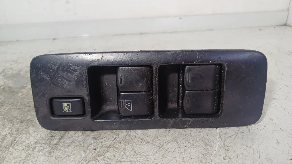 PULSANTIERA ANTERIORE SINISTRA NISSAN Qashqai 1° Serie 25401JD001 K9K (06>09)