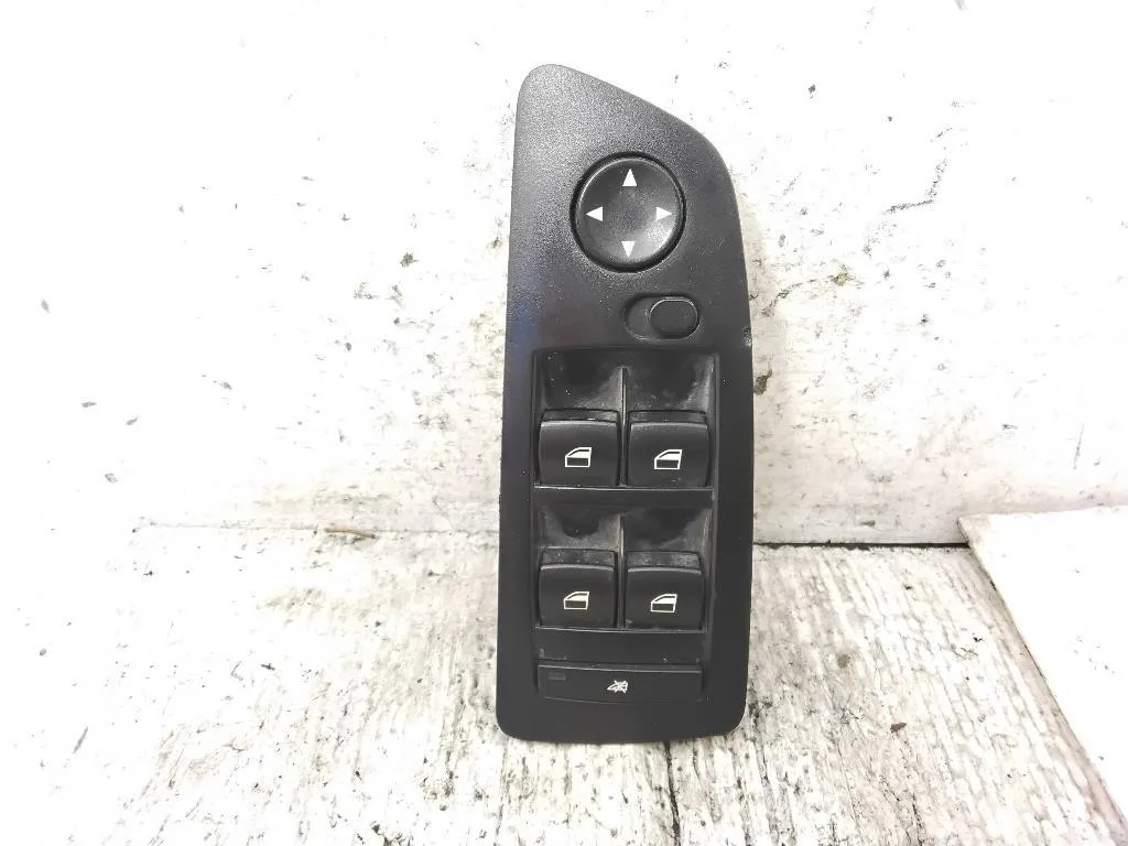 PULSANTIERA ANTERIORE SINISTRA con codice 6952039 da BMW Serie 1 Serie (E87) (04>07)
