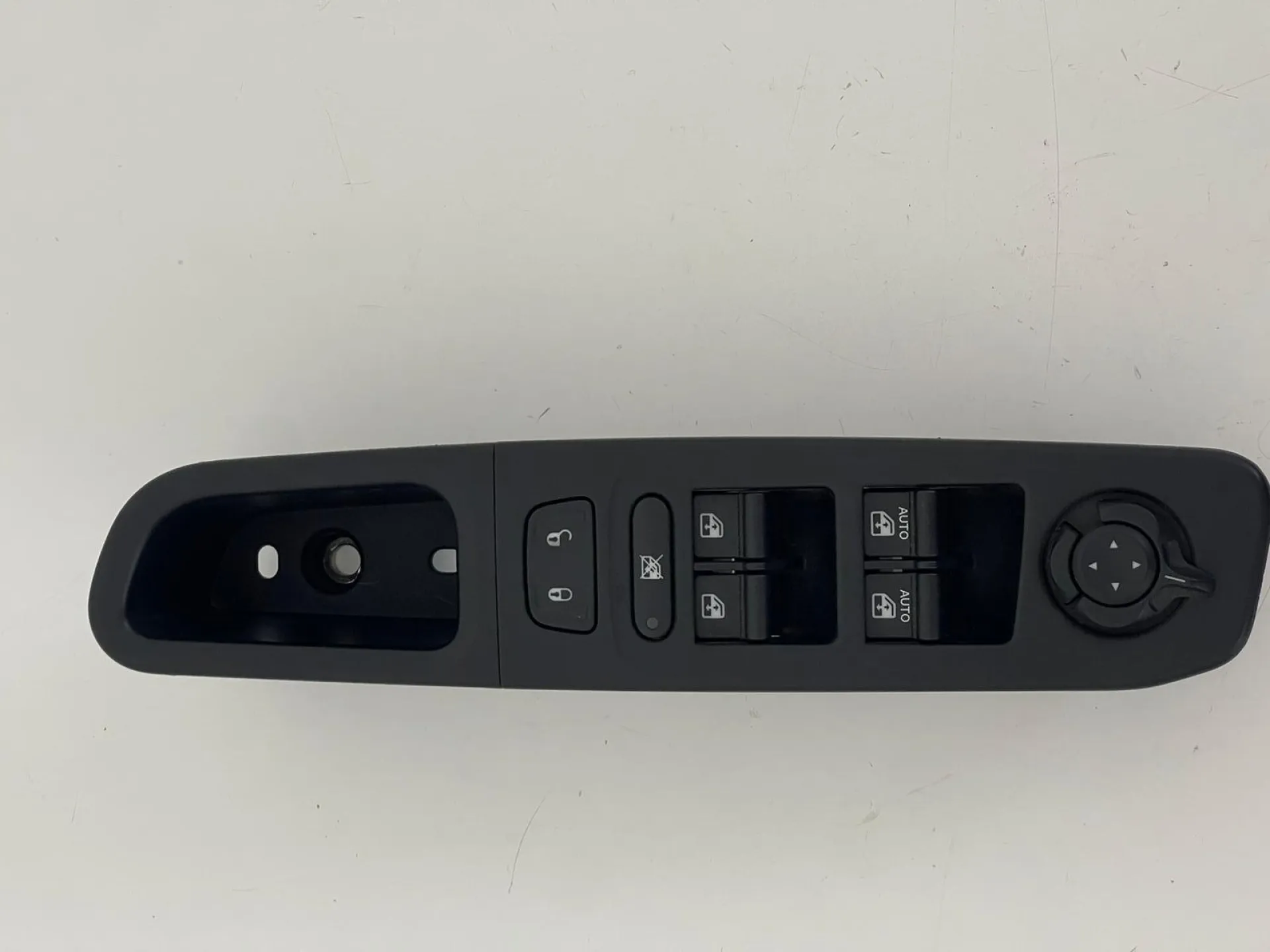 PULSANTIERA ANTERIORE SINISTRA con codice 7356518840 da JEEP Renegade Serie (18>)