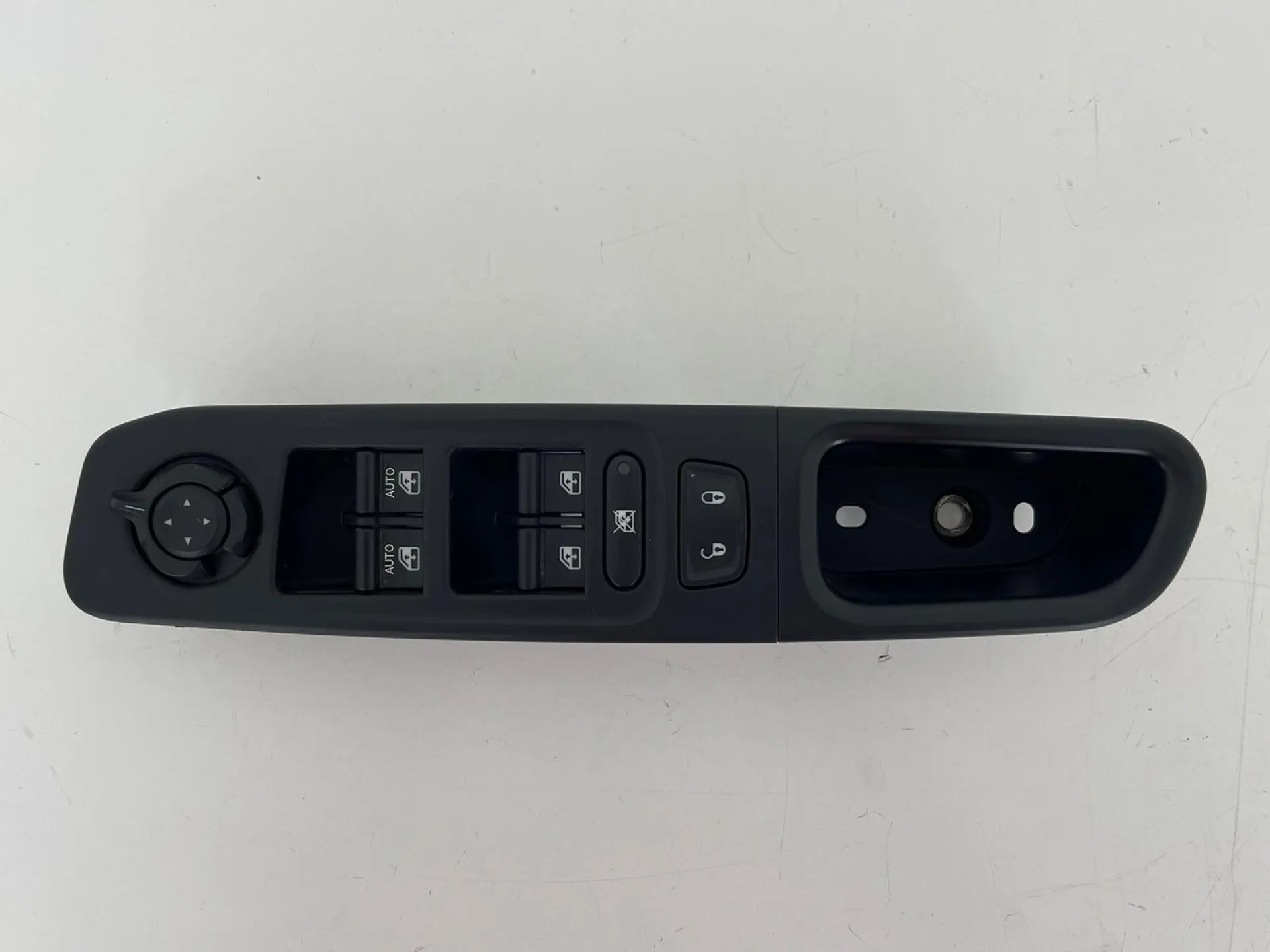 PULSANTIERA ANTERIORE SINISTRA con codice 07356458420 da JEEP Renegade Serie (18>)