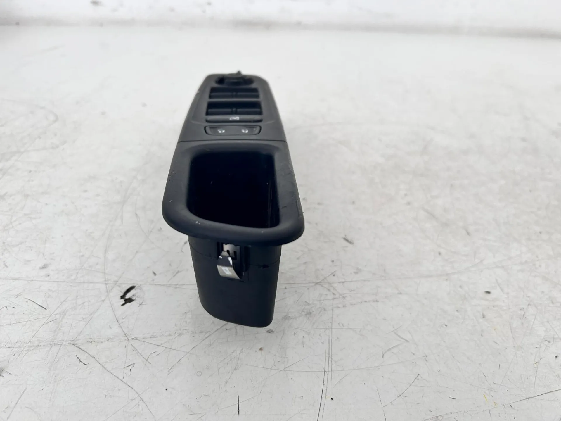PULSANTIERA ANTERIORE SINISTRA con codice 07356792700 da JEEP Renegade Serie (18>)