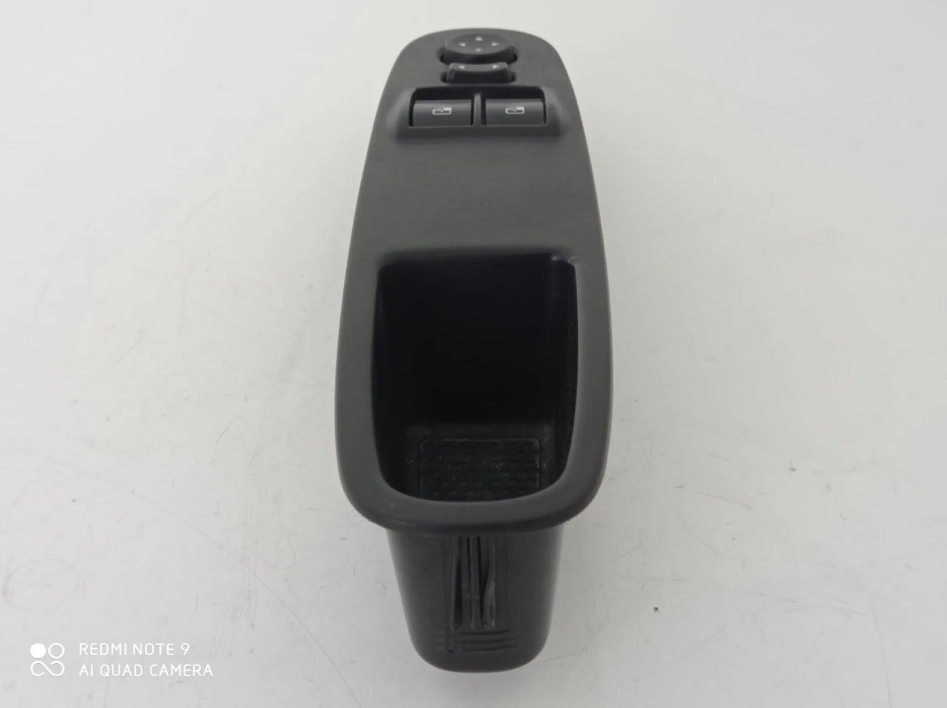 PULSANTIERA ANTERIORE SINISTRA con codice 15515 B 220 da LANCIA Ypsilon 4° Serie (11>)