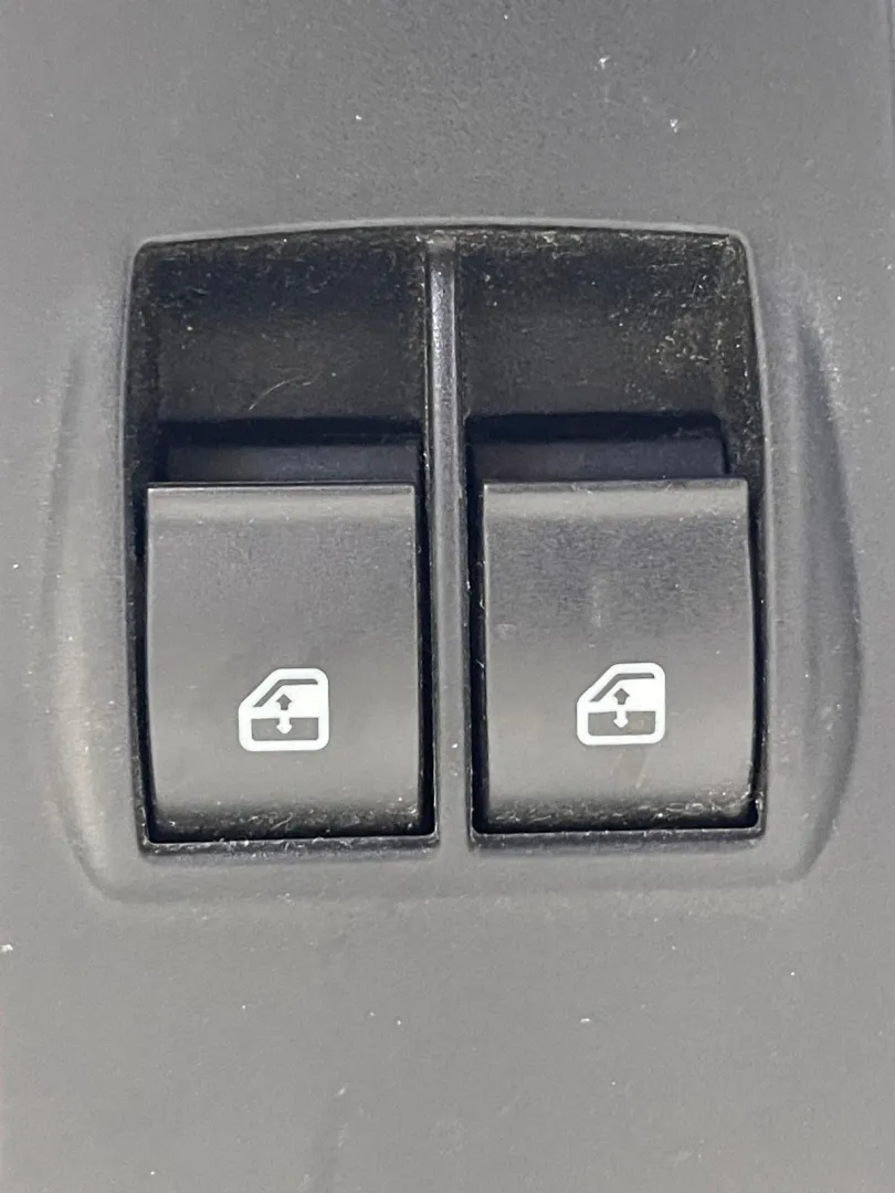 PULSANTIERA ANTERIORE SINISTRA con codice 745531344 da LANCIA Ypsilon 4° Serie (11>)