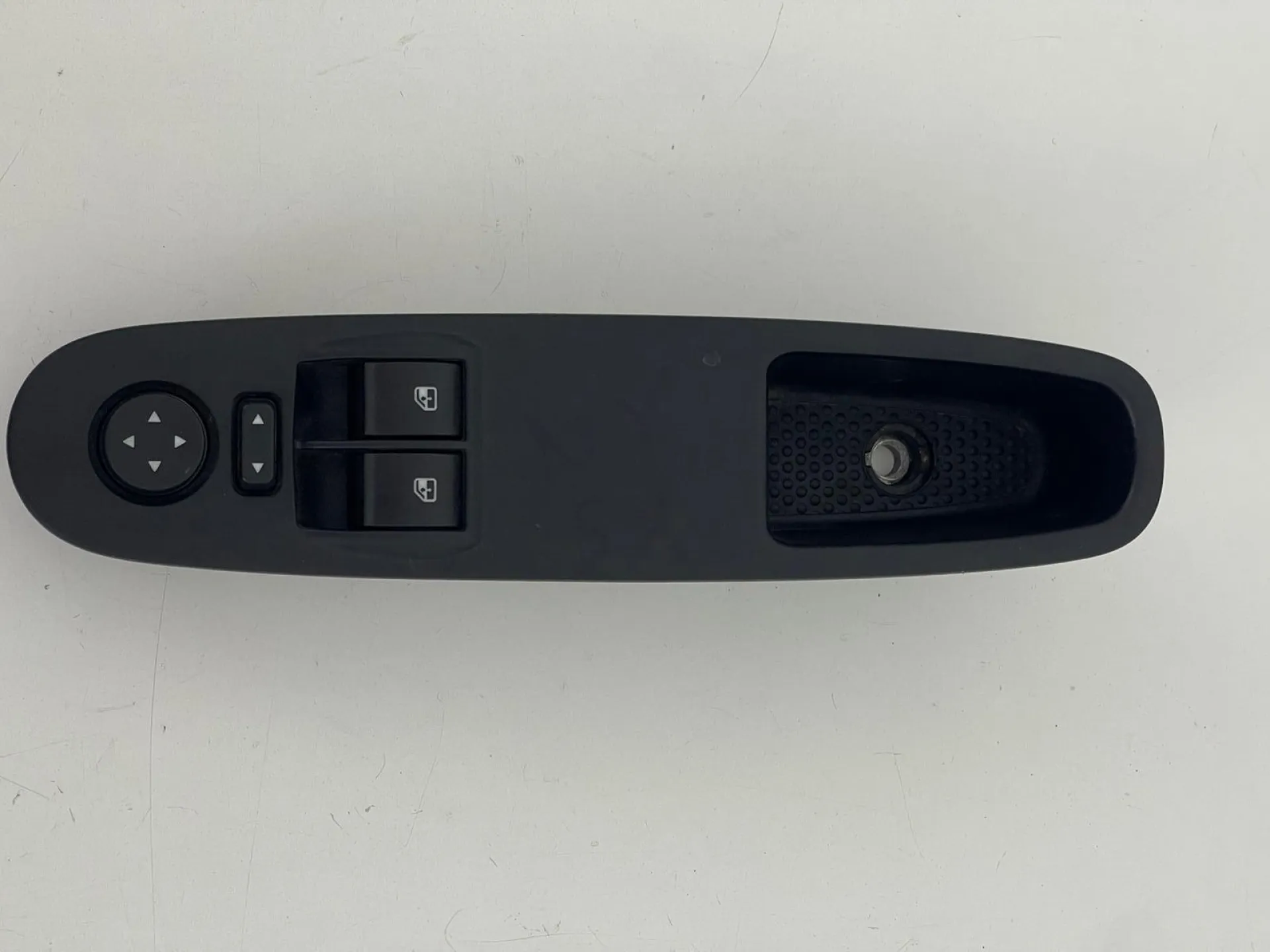 PULSANTIERA ANTERIORE SINISTRA con codice 735531345 da LANCIA Ypsilon 4° Serie (11>)