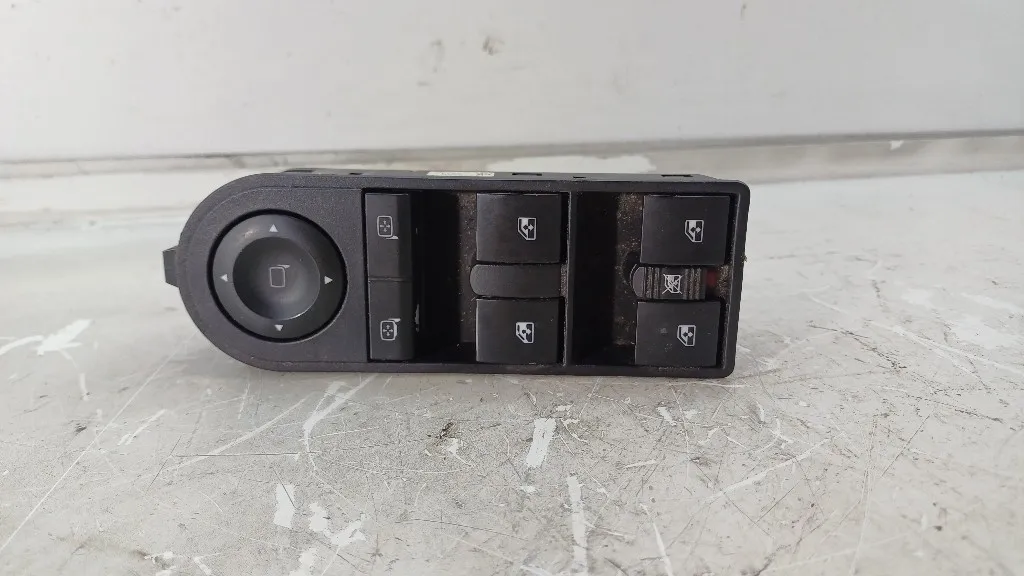 PULSANTIERA ANTERIORE SINISTRA OPEL Zafira B 13215153 A16XNT (05>08)
