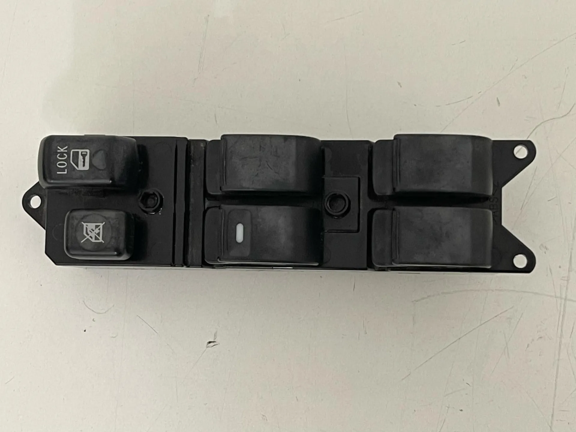 PULSANTIERA ANTERIORE SINISTRA con codice 8608A185 da PEUGEOT 4007 1° Serie (07>)